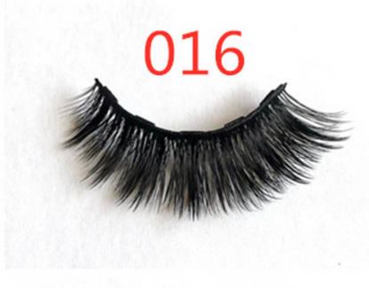 A Pair Of False Eyelashes With Magnets In Fashion