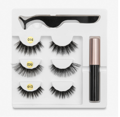 A Pair Of False Eyelashes With Magnets In Fashion