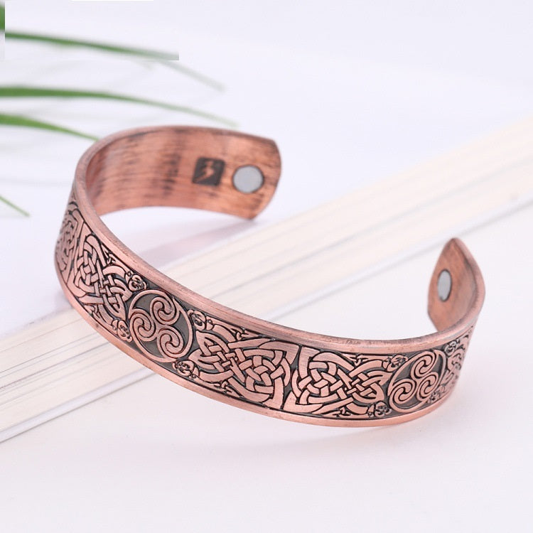 Nordic Creative Red Copper Triangle Knot Nordic Luenwen Symbol Knot Animal Cartoon Bracelet