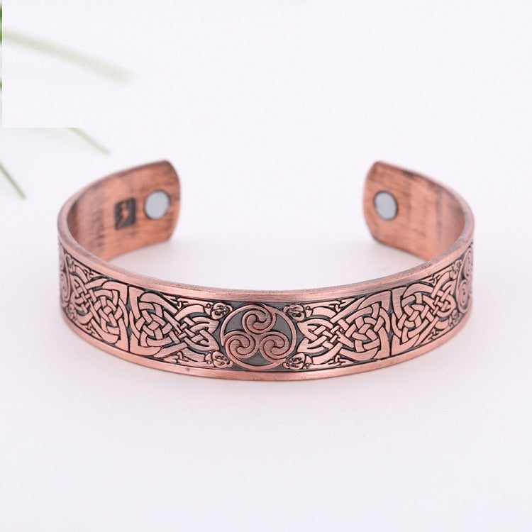 Nordic Creative Red Copper Triangle Knot Nordic Luenwen Symbol Knot Animal Cartoon Bracelet